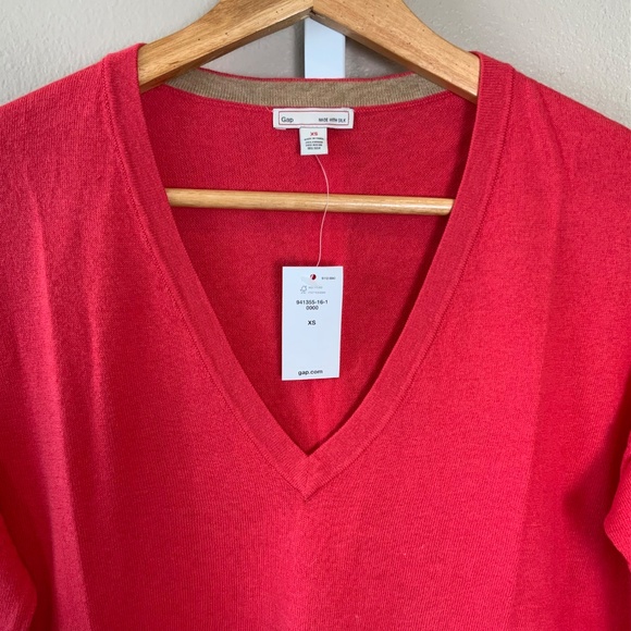 GAP Luxelight Perfect V-neck Sweater - Picture 2 of 16